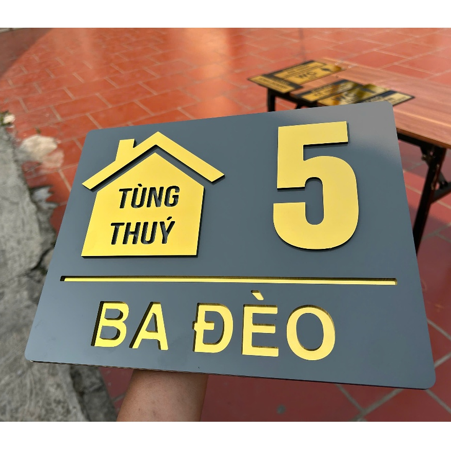 BẢNG, BIỂN SỐ NHÀ. Alcorest gương vàng + mica cán ghi , số chìm