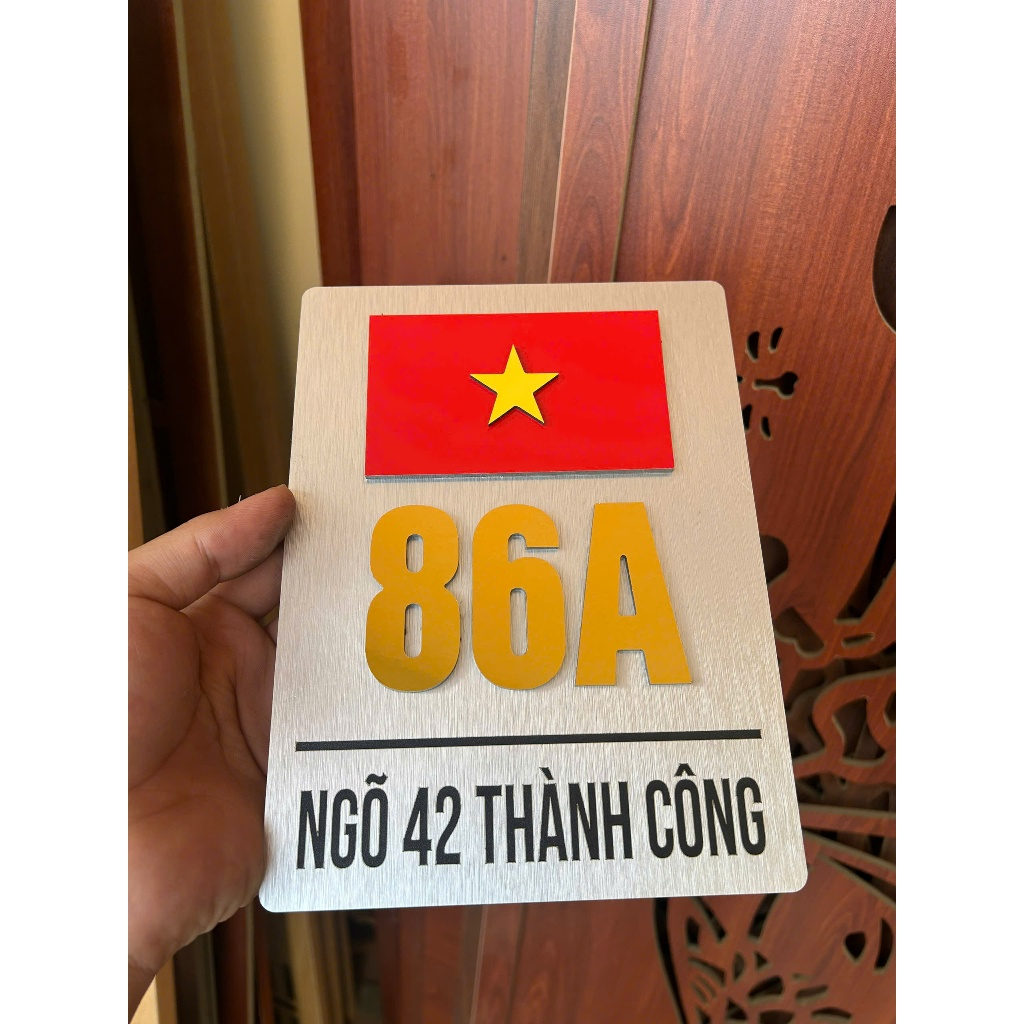 BIỂN SỐ NHÀ CỜ ĐỎ SAO VÀNG,Màu xước bạc + Alu vàng gương CHỮ ĐEN