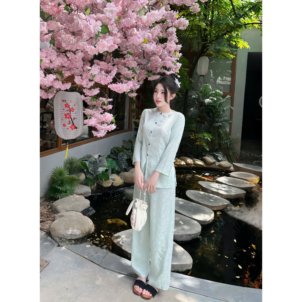 Bộ bà ba cách tân tiểu thư cổ tròn lụa gấm hoa Pháp phục đi chùa dài tay đính cúc ngọc Đồ bộ đi lễ gấm mềm Duyên dáng