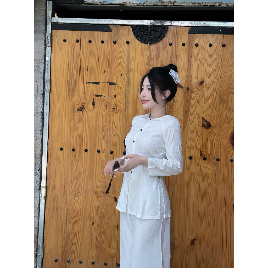 Bộ bà ba cách tân tiểu thư cổ tròn lụa gấm hoa Pháp phục đi chùa dài tay đính cúc ngọc Đồ bộ đi lễ gấm mềm Duyên dáng