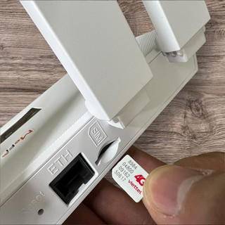 Bộ Phát Wifi 4G R611C - 4 Ăngten Gấp Gọn, Wifi 6 Siêu Nhanh, Tản Nhiệt Hai Bên