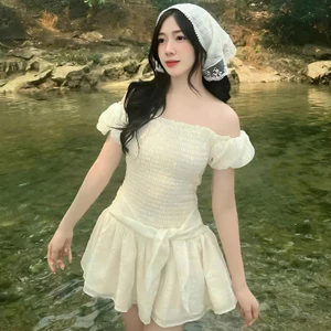Váy cổ vuông trễ vai bo chun dáng bí phồng ngắn tiểu thư + khăn turban badana phối ren đi biển T246G