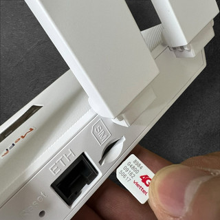 Bộ Phát Wifi 4G R611C - 4 Ăngten Gấp Gọn, Wifi 6 Tốc Độ Cao, Tản Nhiệt Hiệu Quả