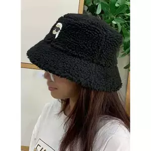 Chiếc mũ xinh xắn từ nhà K.a.r.l_n220