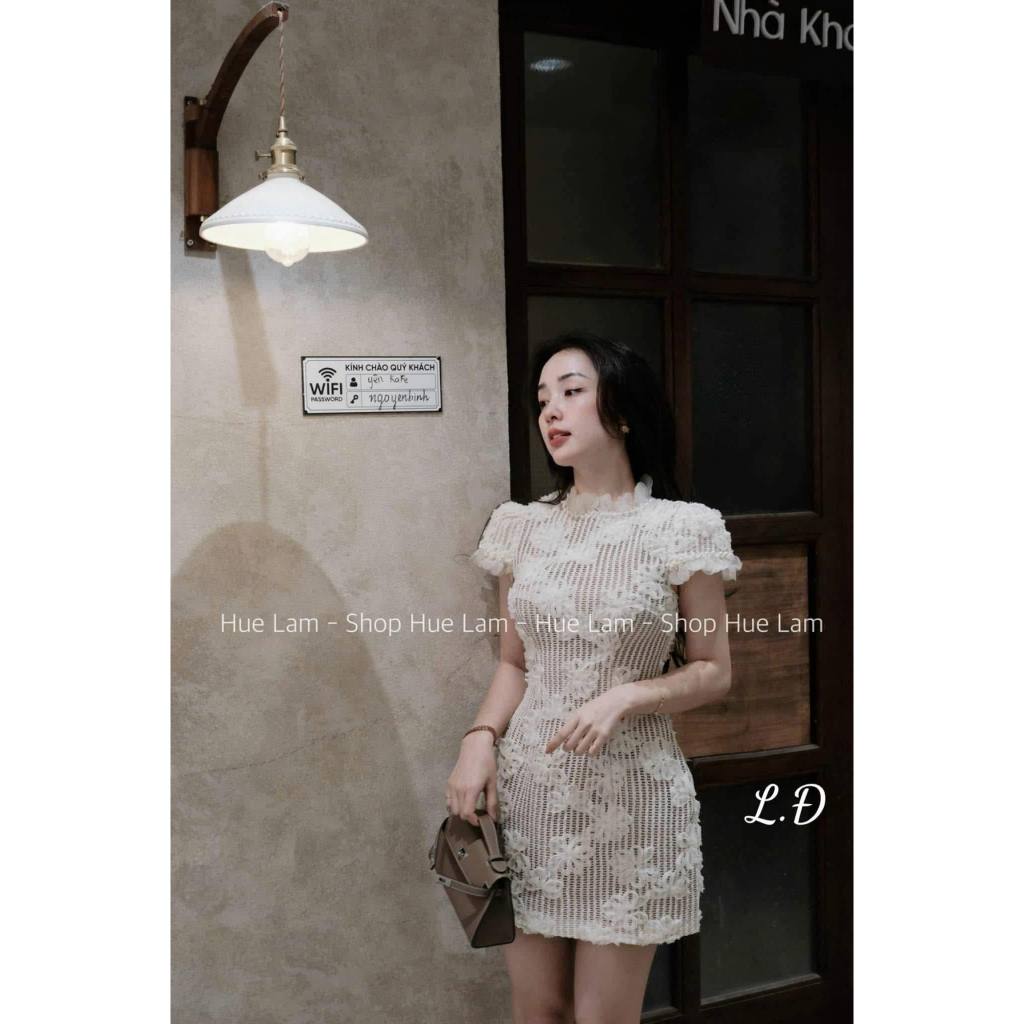 váy nữ body, đầm nữ phối ren trắng 2 lớp in hình hoa tay bồng cổ tròn Donna hcom25750