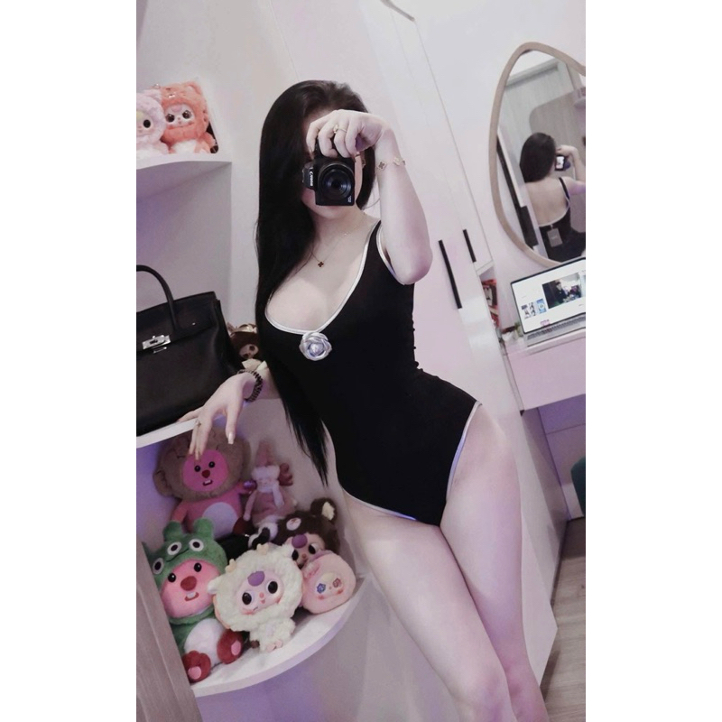 Áo bodysuit phối viền hở lưng kèm hoa ngực sang xỉu