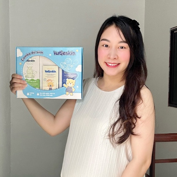 Ảnh Combo Dự sinh - Đón bé chào đời (Nước tắm gội + Kem dịu da + Kem dưỡng ẩm) - KDS01 2