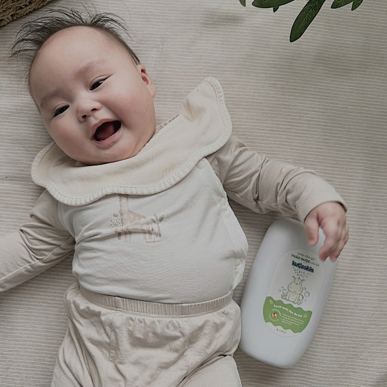 Ảnh Nước tắm gội thảo dược cho bé Kutieskin 500ml 2