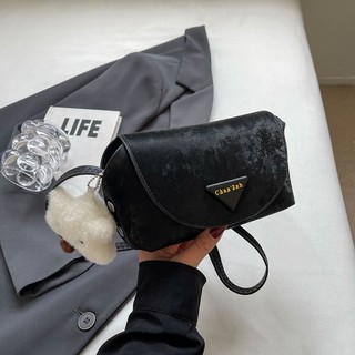 Túi đeo chéo nữ túi đeo vai thời trang da nhung kèm charm bông mác tam giác Liistore K267