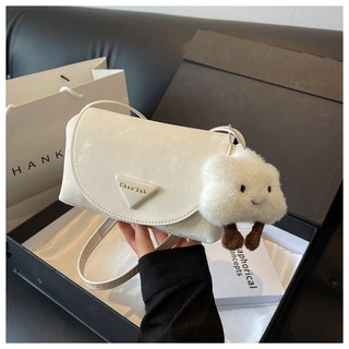 Túi đeo chéo nữ túi đeo vai thời trang da nhung kèm charm bông mác tam giác Liistore K267