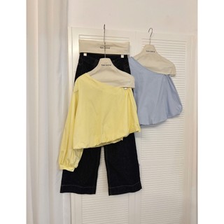 Áo sơ mi nữ lệch vai tay bồng gấu bí 3 màu xanh – vàng – trắng (Size S/M) Aolechvai4430