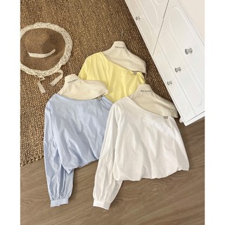 Áo sơ mi nữ lệch vai tay bồng gấu bí 3 màu xanh – vàng – trắng (Size S/M) Aolechvai4430