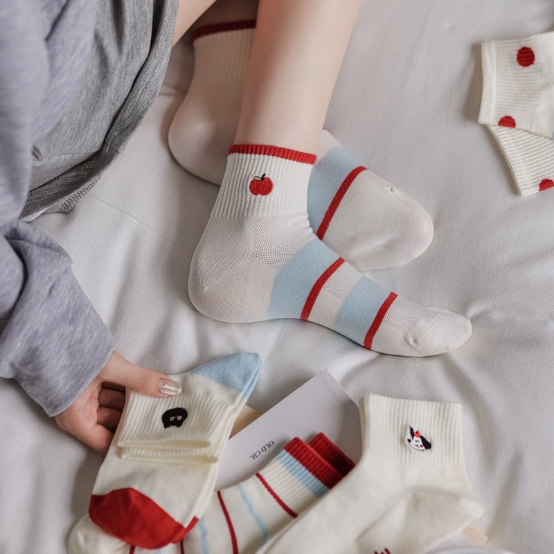 Vớ Tất hoạt hình cổ lửng TÁO & MÈO phong cách thể thao, năng động.