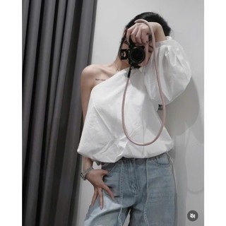 Áo sơ mi nữ lệch vai tay bồng gấu bí 3 màu xanh – vàng – trắng (Size S/M) Aolechvai4430