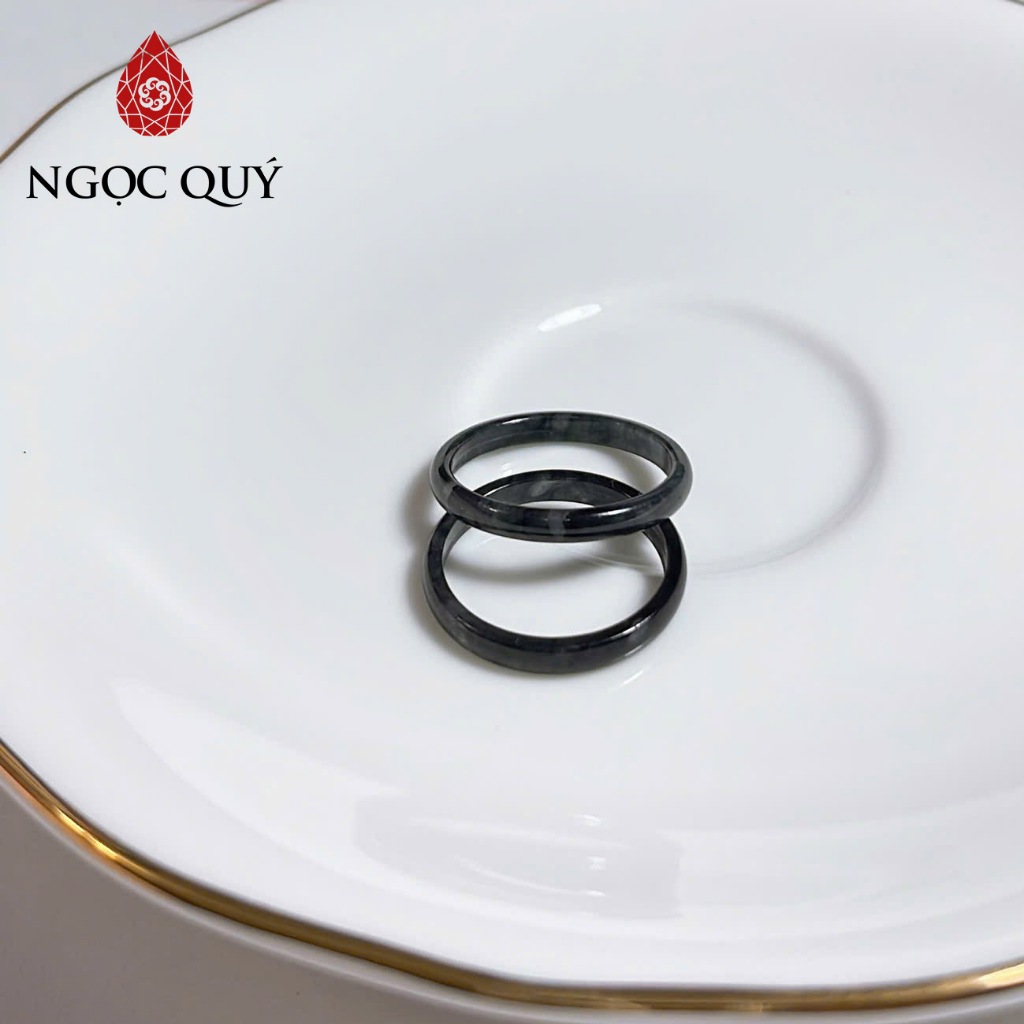 Nhẫn cẩm thạch A Myanmar Ngọc Quý- Nhẫn ngọc phỉ thúy gà đen type A chất nếp bản mảnh 2-3mm LM33 - Ngọc Quý