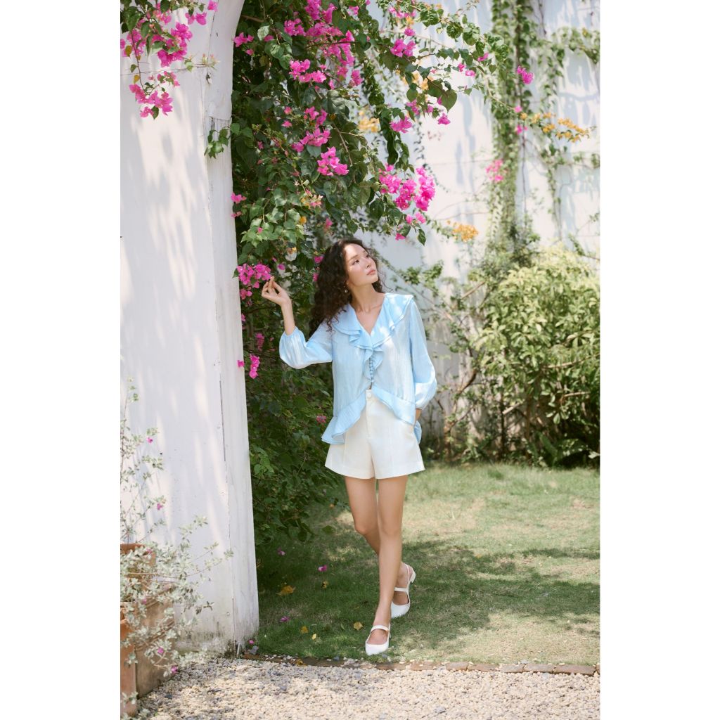Vella Fashion - Set áo LENA sơ mi cổ V viền bèo tay dài phối quần short LUCI có túi VA25019 VQ25044