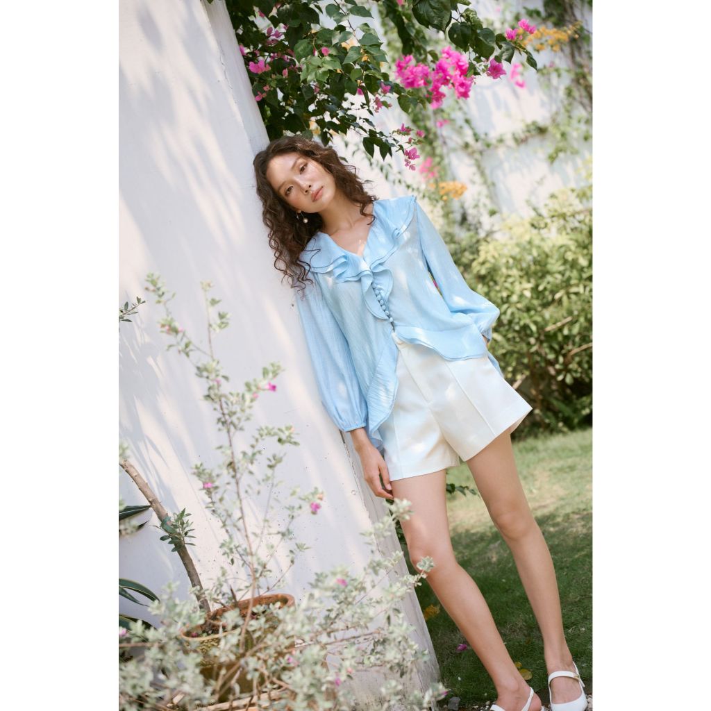 Vella Fashion - Set áo LENA sơ mi cổ V viền bèo tay dài phối quần short LUCI có túi VA25019 VQ25044