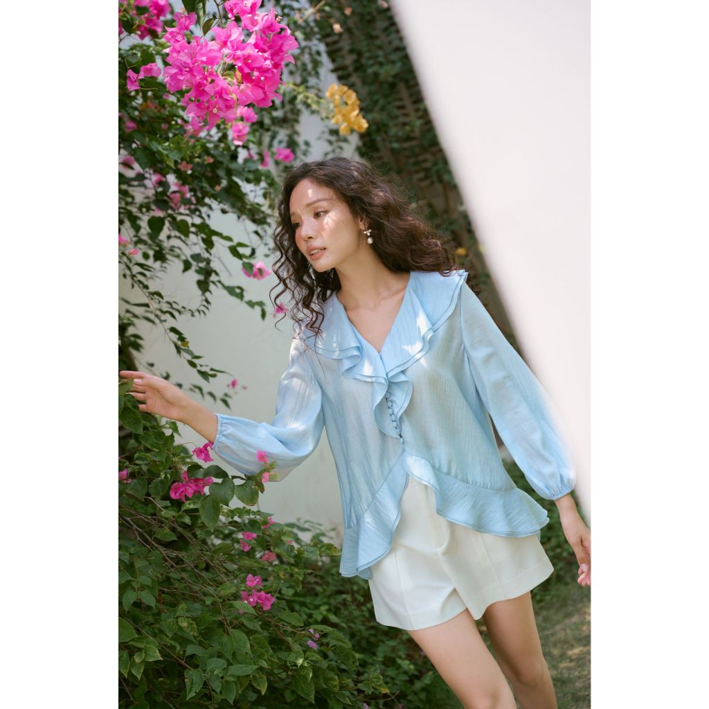 Vella Fashion - Set áo LENA sơ mi cổ V viền bèo tay dài phối quần short LUCI có túi VA25019 VQ25044