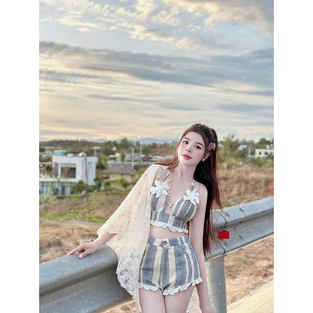 Set bikini đi biển áo bra đệm ngực viền ren kèm khăn choàng thêu hoa mix quần short gọi cảm tinh tế
