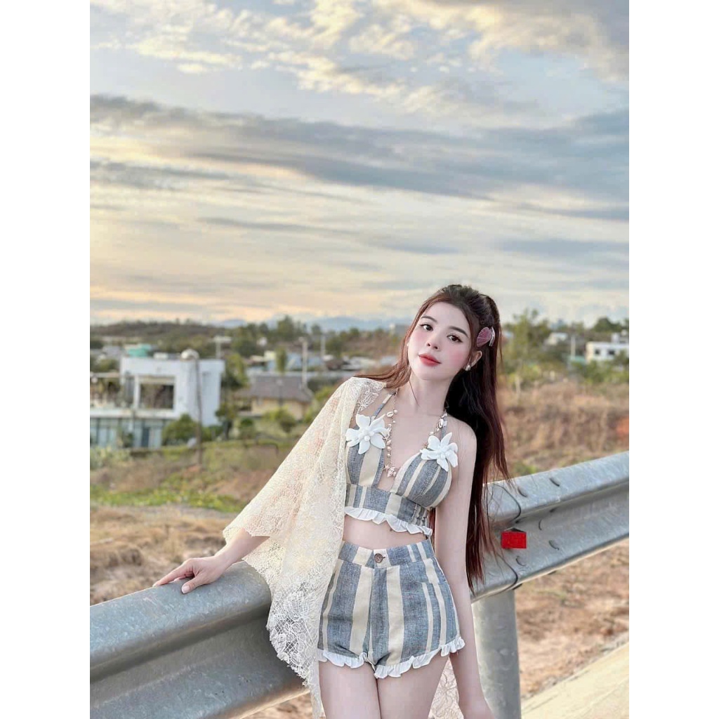 Set bikini đi biển áo bra đệm ngực viền ren kèm khăn choàng thêu hoa mix quần short gọi cảm tinh tế
