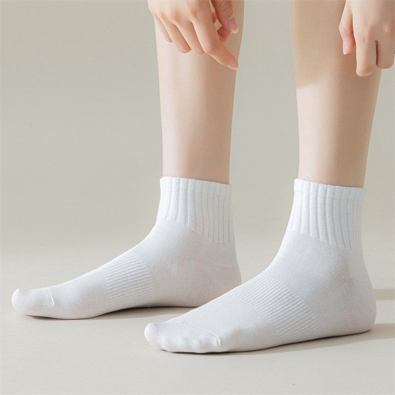 Vớ Tất cotton Trắng Đen Nam Nữ phong cách đơn giản, năng động.