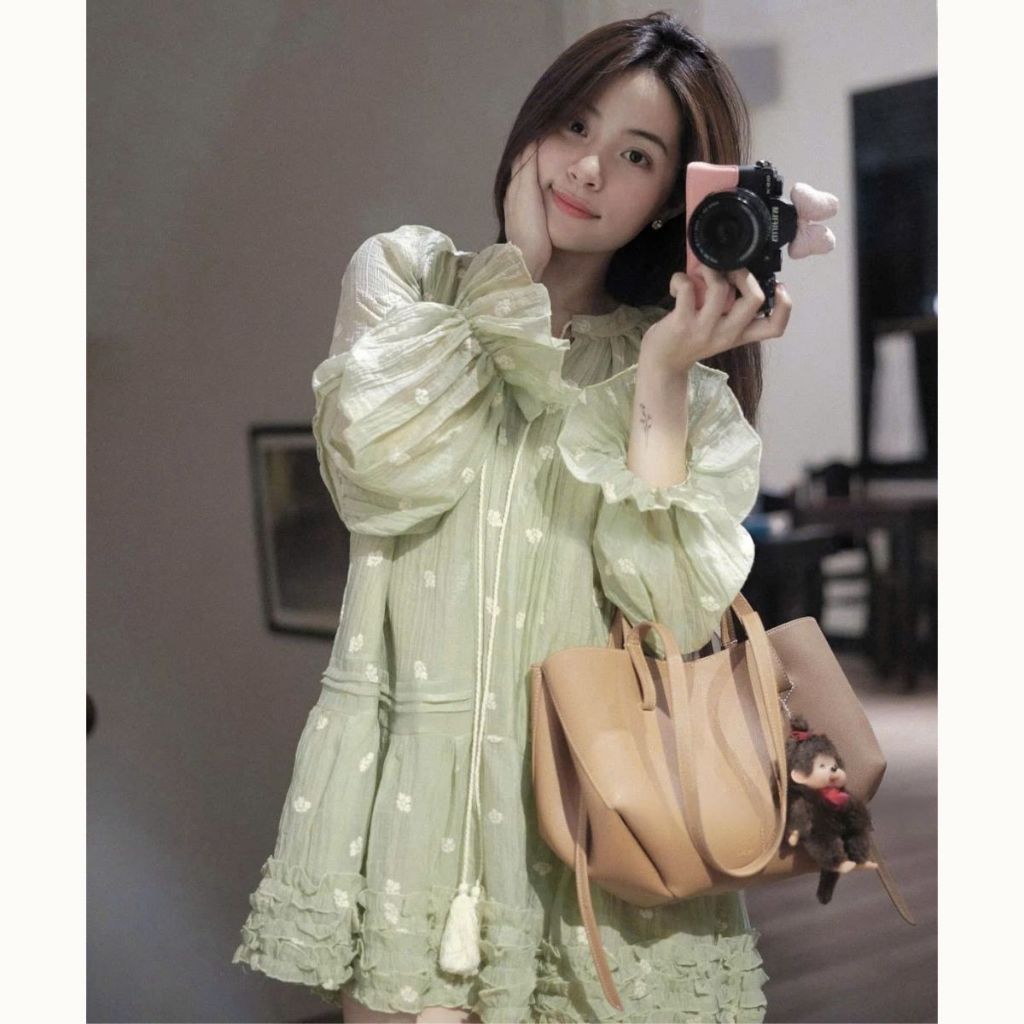 Áo Babydoll Kem Tay Dài giả váy tay dài loe Maian áo tơ thiết kế thêu hoa nổi cổ V kèm dây buộc nơ bánh bèo nhẹ nhàng 