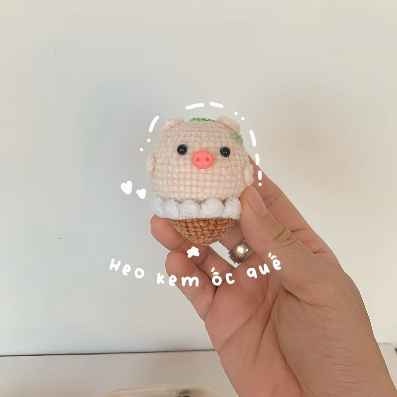 Móc Khoá Len Nhung Mịn Bé Heo Ú Mochi Kem Ốc Quế Tròn Ủm Heo Điệu Đà Đeo Tai Thỏ Handmade Dễ Thương