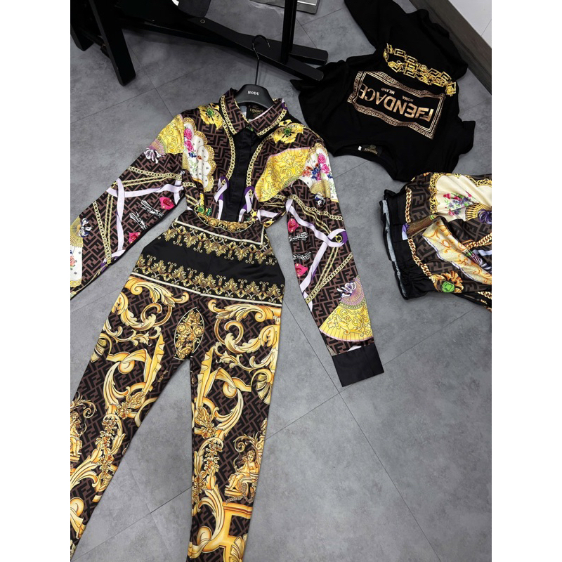 set áo và váy lụa , quần leggings Versace nâu hồng