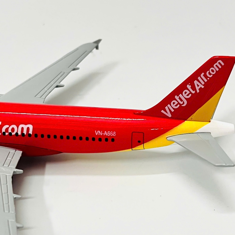 MÔ HÌNH MÁY BAY VIETJET AIRLINE 18CM CÓ BÁNH TRƯNG BÀY SƯU TẦM