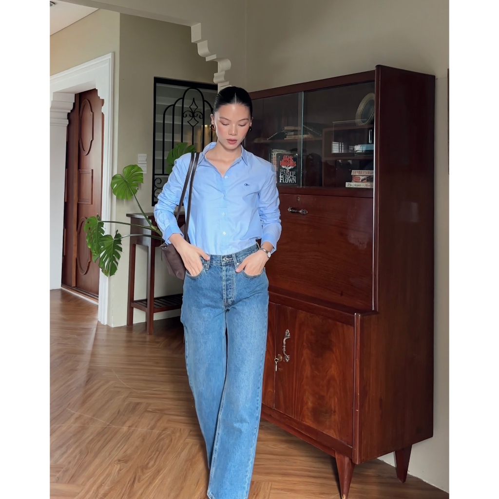 Ảnh TheBlueTshirt - Áo sơ mi cao cấp tay dài phom regular cho nữ - Blue Oxford 3