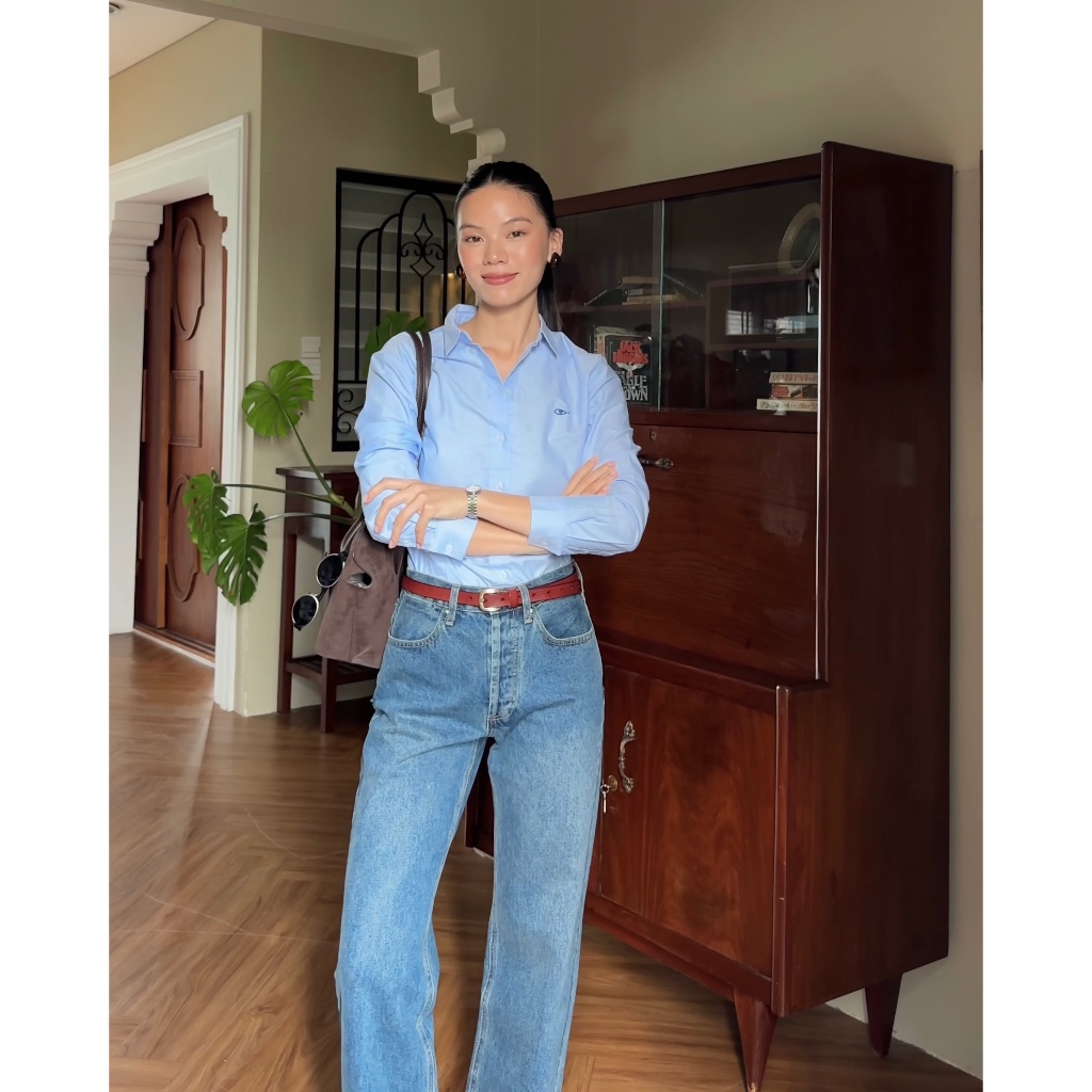 Ảnh TheBlueTshirt - Áo sơ mi cao cấp tay dài phom regular cho nữ - Blue Oxford 4