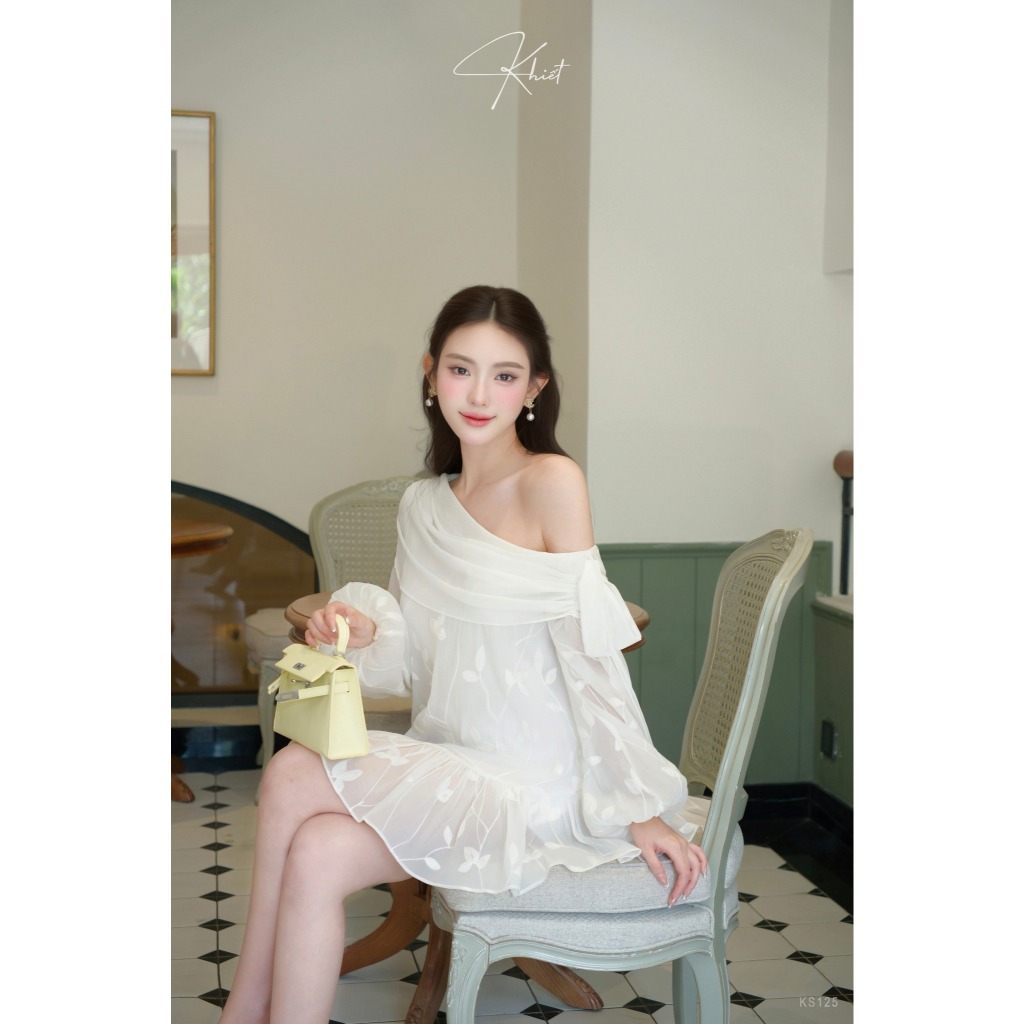 Set nữ Khiết Fashion gồm váy babydoll lệch vai tơ hoa bay bổng kèm quần rời KS125