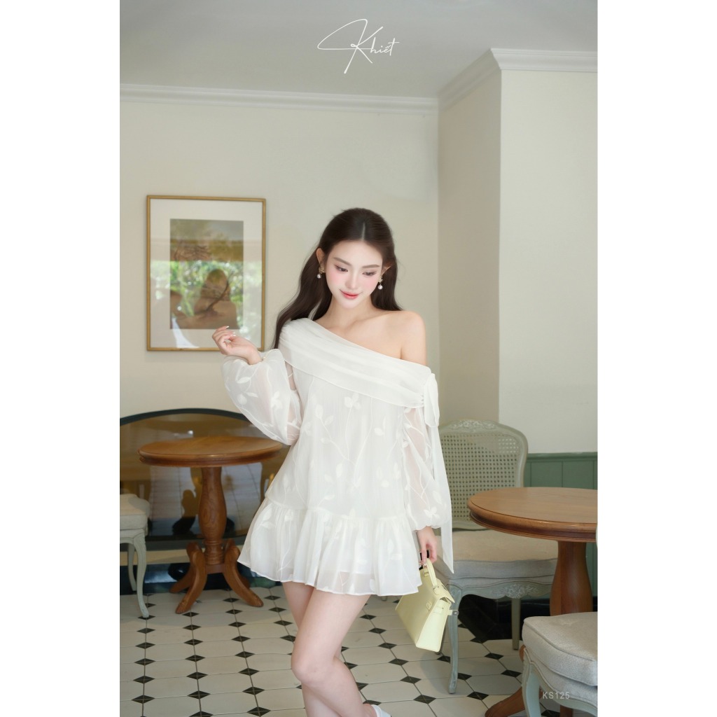 Set nữ Khiết Fashion gồm váy babydoll lệch vai tơ hoa bay bổng kèm quần rời KS125
