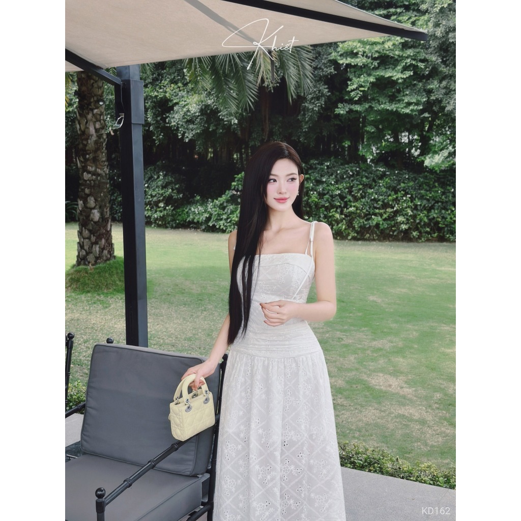 Đầm dài maxi 2 dây boi thêu hoa trắng Khiết phong cách nữ tính quyến rũ KD162