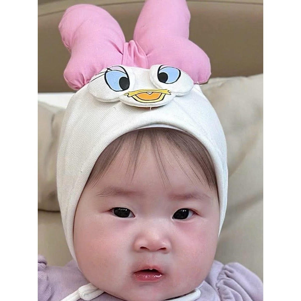 Bodysuit Vịt Daisy Duck kèm mũ, túi đeo chéo, tặng kèm tất trắng cho bé gái hoạt hình size 3-13kg