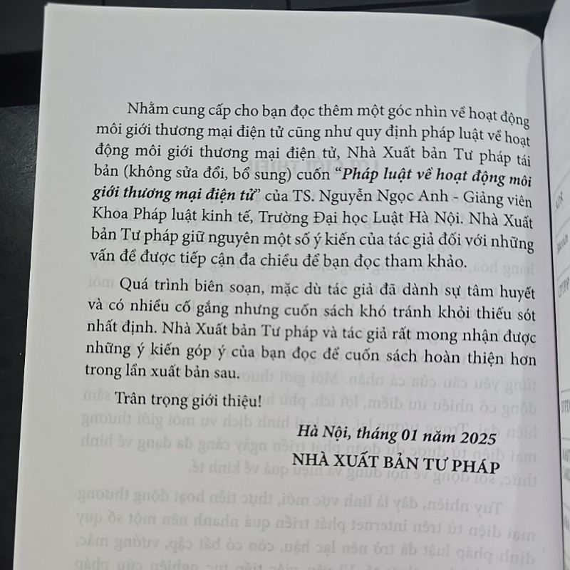 Sách - Pháp luật về hoạt động môi giới thương mại điện tử (NXB Tư Pháp)