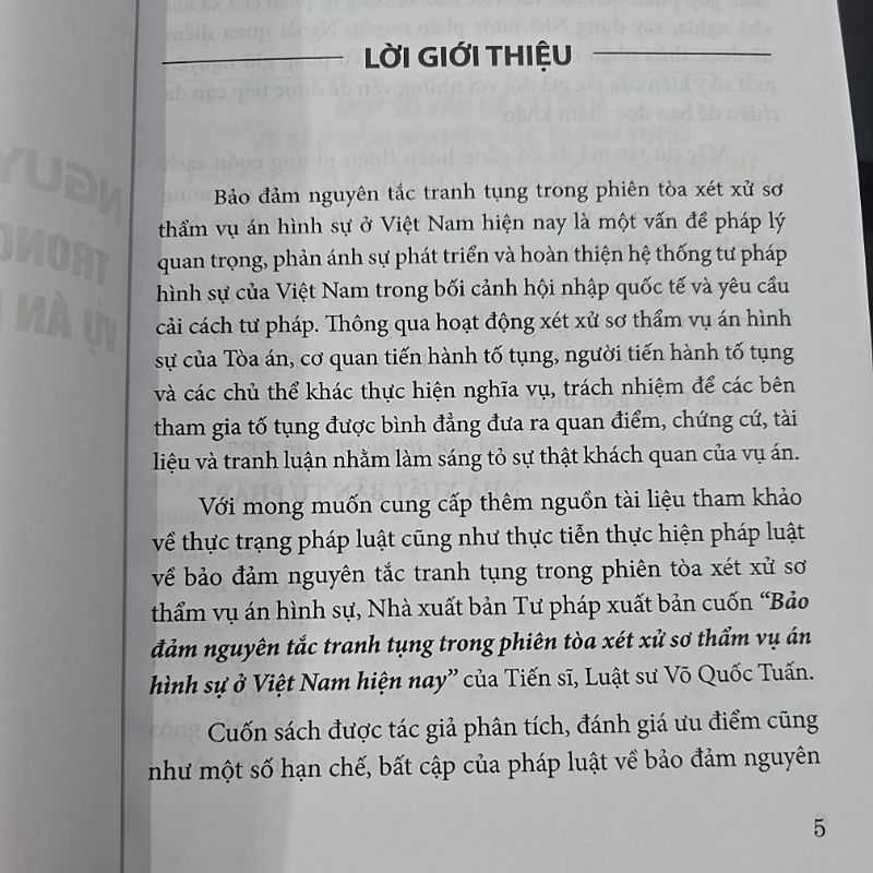 Sách - Bảo đảm nguyên tắc tranh tụng trong phiên tòa xét xử sơ thẩm vụ án hình sự ở Việt Nam hiện nay (NXB Tư Pháp)