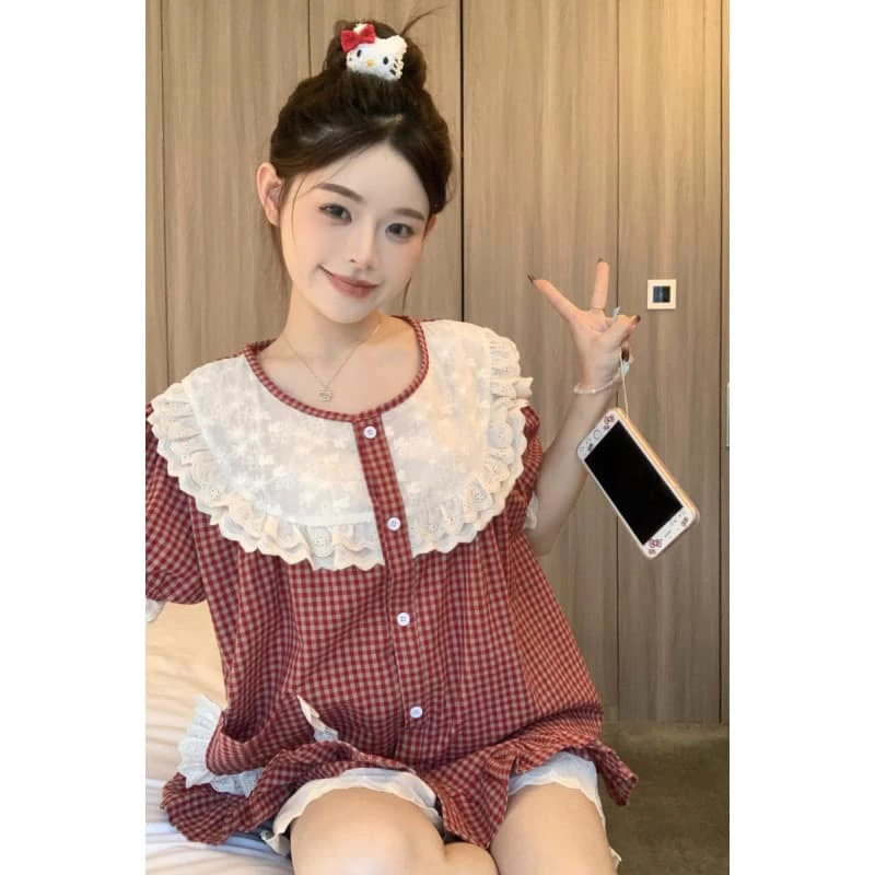 Set đồ ngủ nữ kẻ caro đỏ cổ ren bèo nhún tay ngắn viền ren, bộ pijama nữ mặc nhà dễ thương thoải mái HCOM25469