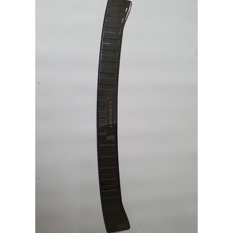Ốp chống trầy cốp trong và ngoài xe Ford Everest 2022-2025 vân Titan hàng cao cấp