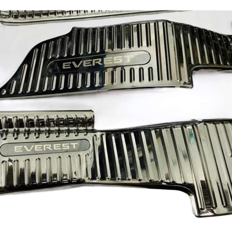 Ốp bậc cửa, nẹp bước chân xe Ford Everest 2022-2025 vân Titan hàng cao cấp