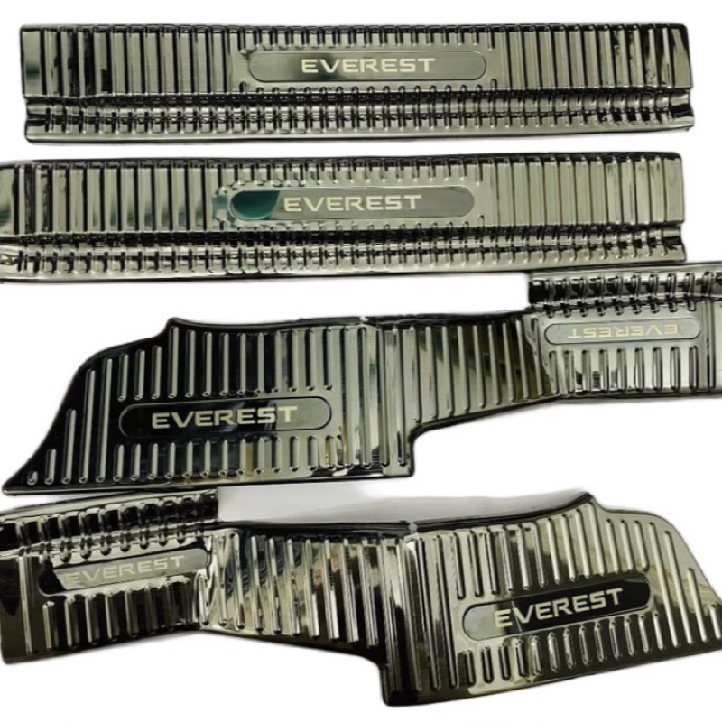 Ốp bậc cửa, nẹp bước chân xe Ford Everest 2022-2025 vân Titan hàng cao cấp