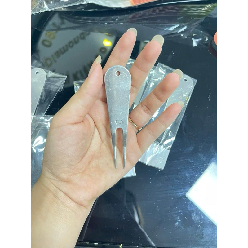 nĩa sửa green divot sân golf