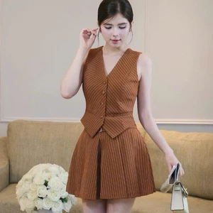 Set Bộ Nữ KAKI GILE Quần Giả Váy, Áo Cổ Chữ V Gài Nút FULL Áo Lót Lụa CÓ ĐAI KIM LOẠI MỚI
