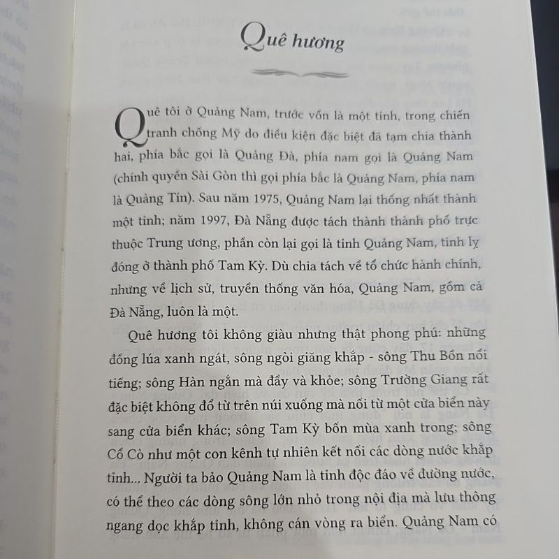 Sách - Gia đình bạn bè và Đất nước: Hồi ký Nguyễn Thị Bình (Xuất bản lần thứ hai)