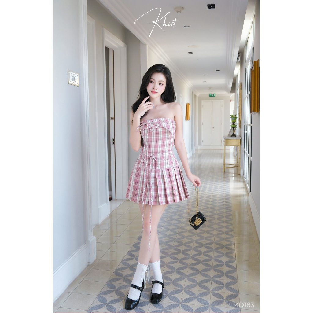 Đầm cúp ng.ực xếp ly KHIẾT Fashion họa tiết caro hồng phối nơ cách điệu, kiểu dáng trendy trẻ trung KD183