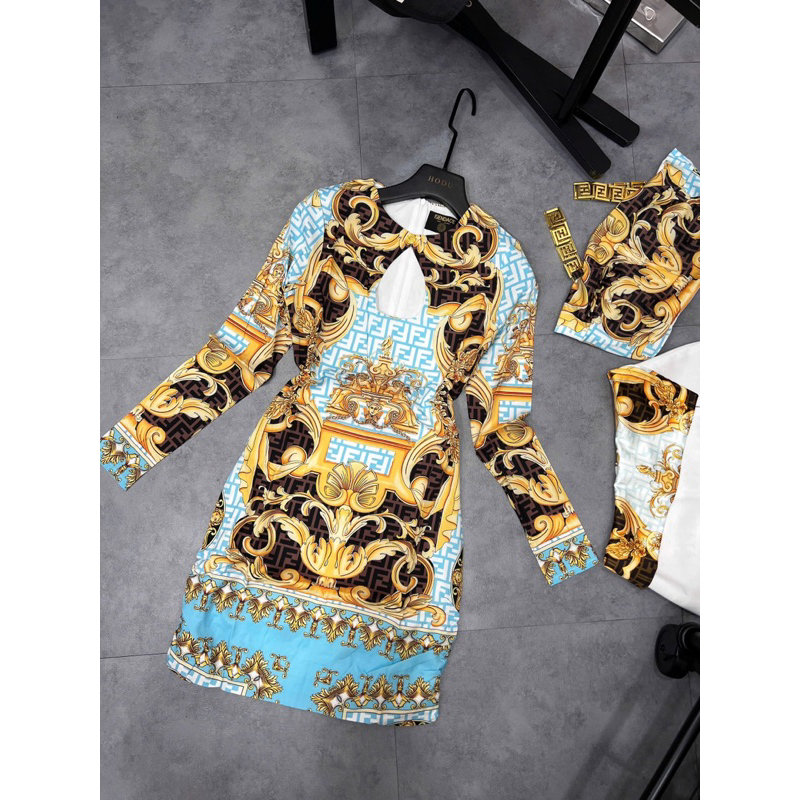 Đầm ôm body tay dài hoạ tiết Versace xanh dương