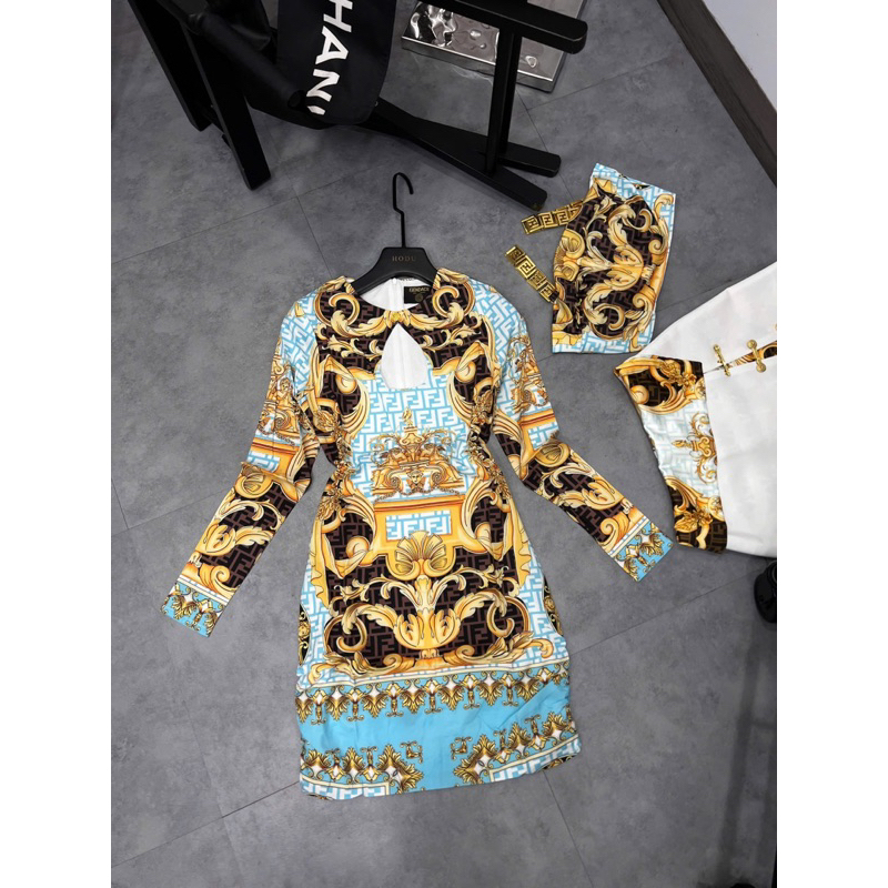 Đầm ôm body tay dài hoạ tiết Versace xanh dương
