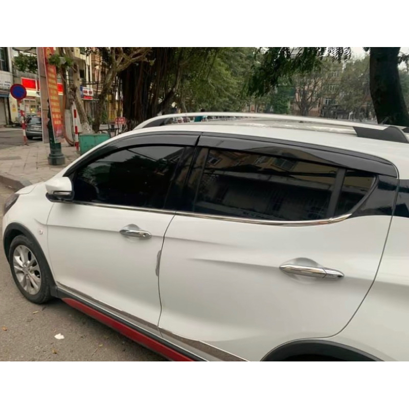 Vè che mưa xe Vinfast Fadil nhựa đen ABS hàng cao cấp