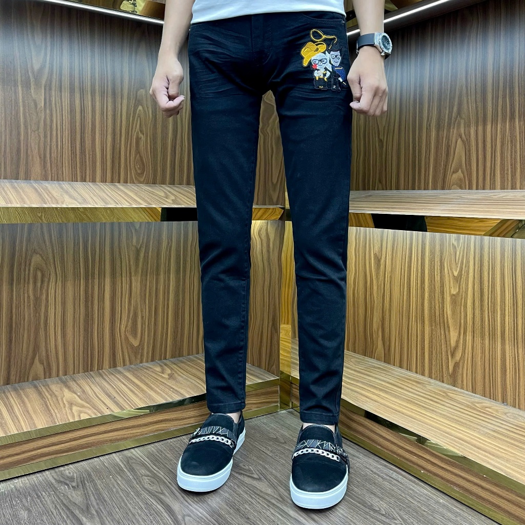 Tổng hợp 8 mẫu quần jeans đen xanh đơn giản có bốn cúc đẹp