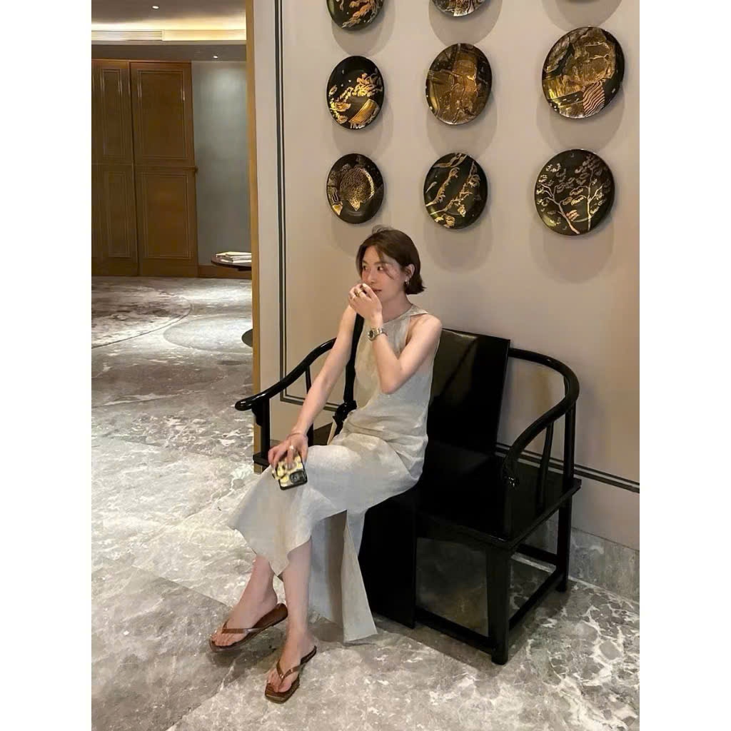 𝗝𝘂𝗹𝗶 𝗗𝗿𝗲𝘀𝘀-  Đầm Linen cổ yếm midi